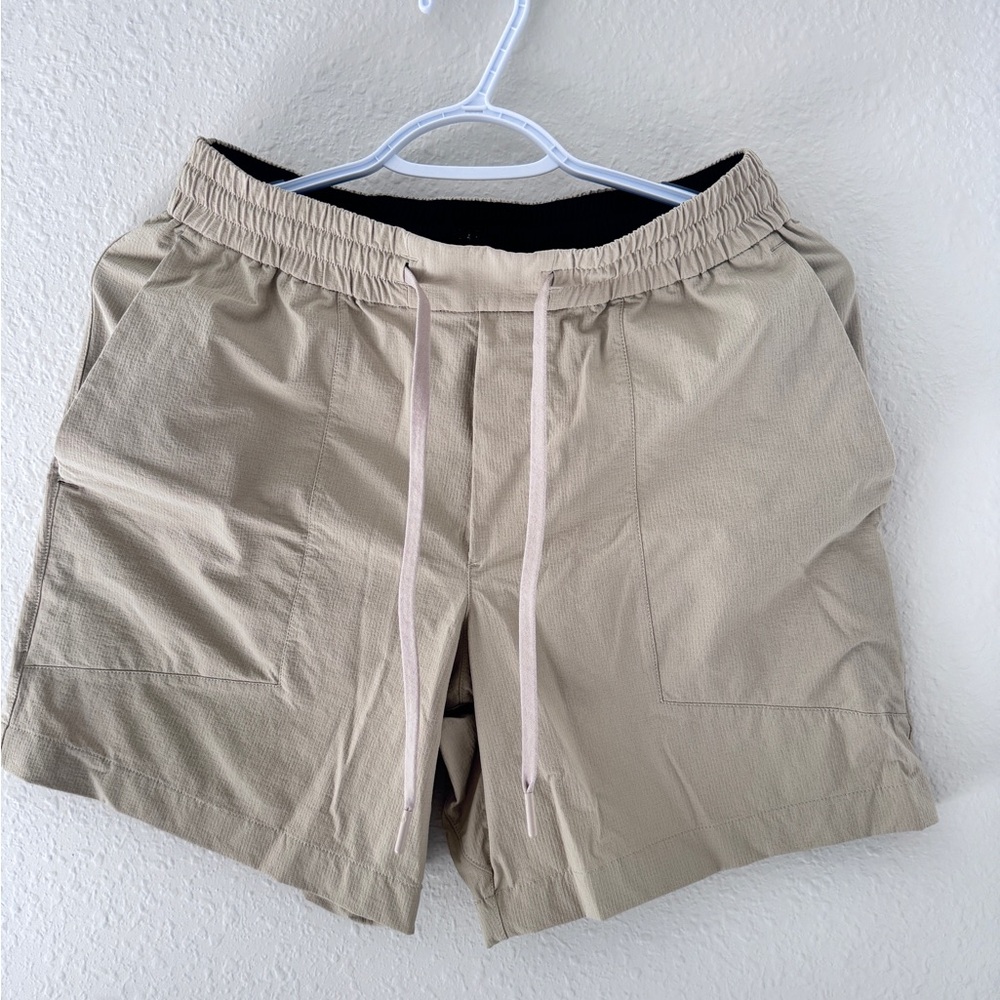 Lululemon bowline shorts small.